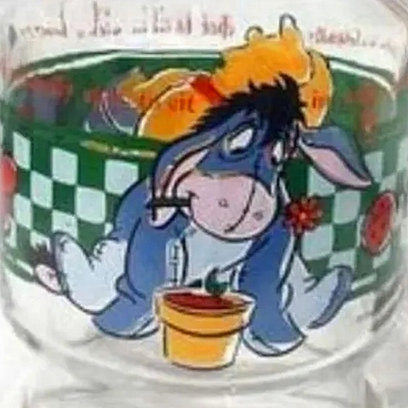 Winnie The Pooh and Eeyore Vintage Anchor Hocking Glass carafe - Picture 3 of 9